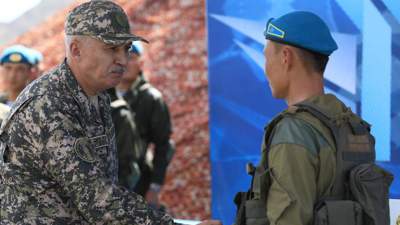 Министр обороны наградил военнослужащих Вооруженных сил по итогам учений "Батыл тойтарыс-2023"
