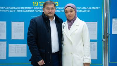 Саясат Нурбек пришел на выборы с супругой