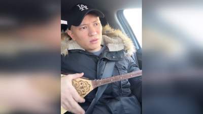 "Крик души": КВНщик Джумадилов рассмешил казахстанцев айтысом про пробки