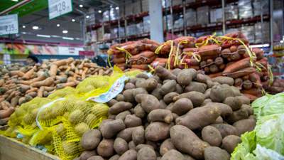 Недостаточно картофеля и муки закупают регионы Казахстана