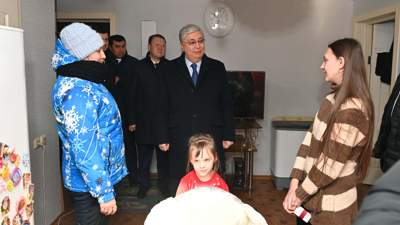 Токаев посетил квартиру жительницы Рудного