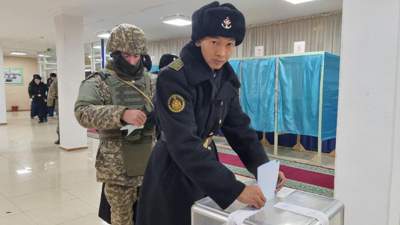 Солдат военно-морского флота проголосовал в день своего рождения