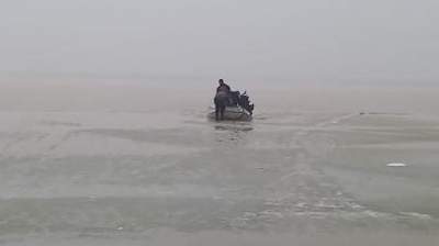 Два рыбака утонули, провалившись под лед в Жамбылской области