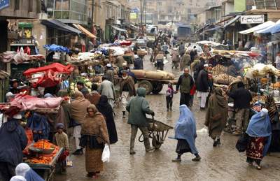 Талибы запретили женщинам работать в НПО 