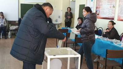 Сайлау учаскелеріне келушілер көп