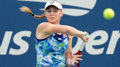 Елена Рыбакина вырвала победу у румынской теннисистки Сораны Кырсти