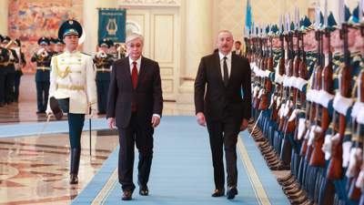 Тоқаев Әзербайжан президенті Ильхам Әлиевті Ақордада қарсы алды