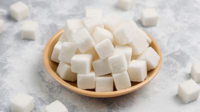 Глава Минторговли рассказал, вырастут ли цены на сахар этим летом