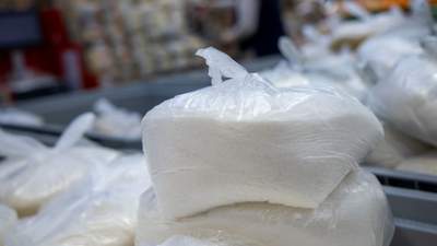 Сахар и курицу поставляли в супермаркеты Жезказгана по завышенной цене