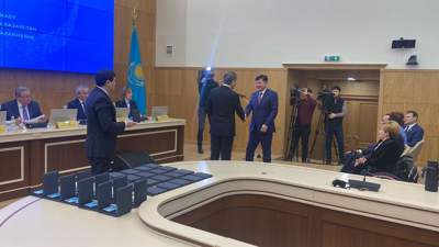 Казахстан Сенат Парламент ЦИК РК депутаты значок удостоверение