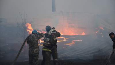 В Петропавловске потушили крупный пожар: сгорело 9 домов 